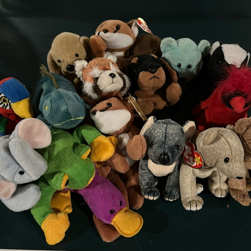 Lot of 17 vintage Ty Beanie Babies